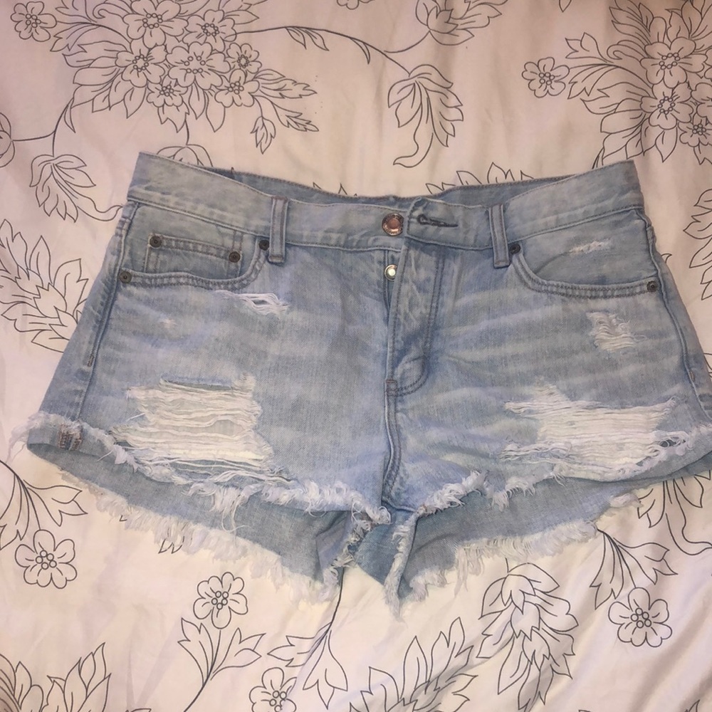 American Eagle Light Wash Jean Shorts!